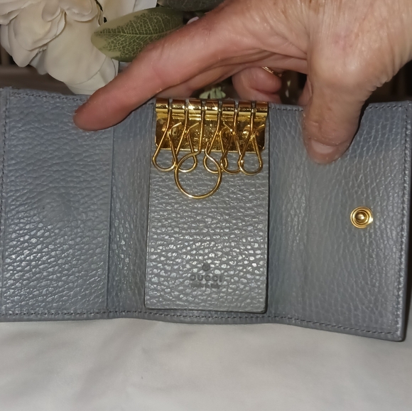 Gucci Gray Leather Tri-Fold Wallet Keyholder. - Picture 8 of 8